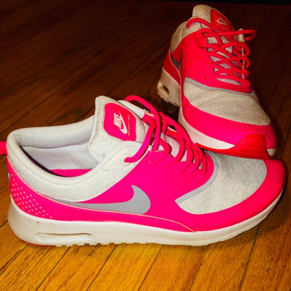 Pink & White Nike’s